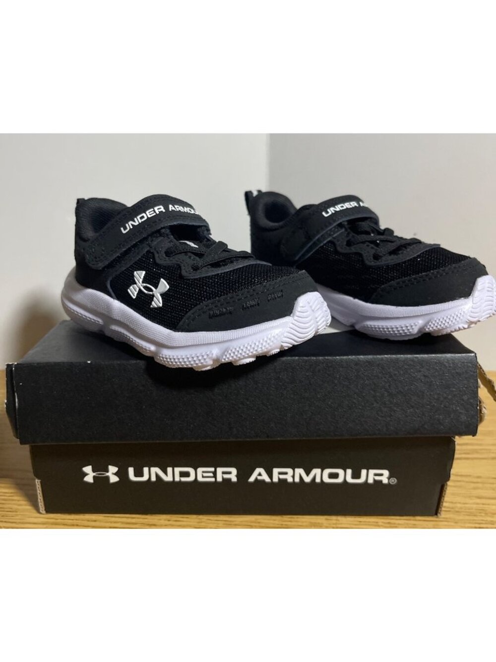 Under Armour Boys UA BINF Assert 10 AC Black/White Sneakers Size 6K